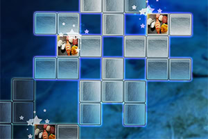 Puzzle-Spiel mit Bildern von Clownfischen in einem interaktiven Raster vor blauem Hintergrund