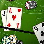 Kartenspiel auf einem Blackjack-Tisch mit Ass und Bube von Herz sowie einer Neun von Kreuz, umgeben von Casinochips