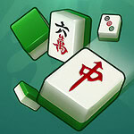 Mahjong-Spielsteine auf grünem Hintergrund