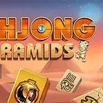 Werbebanner für das Spiel Mahjong Pyramids mit ägyptischen Symbolen und Pyramiden im Hintergrund