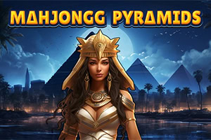 Ägyptische Königin mit goldenem Kopfschmuck vor nächtlichen Pyramiden, Palmen und spiegelndem Wasser